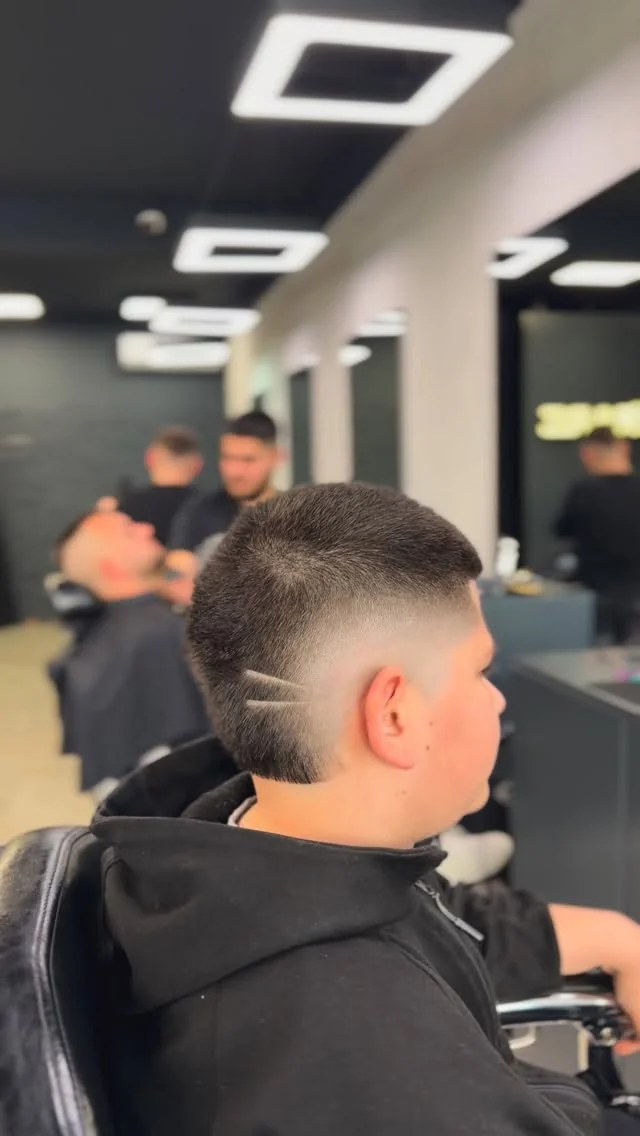 Fade modern me vijë të realizuar në Rare