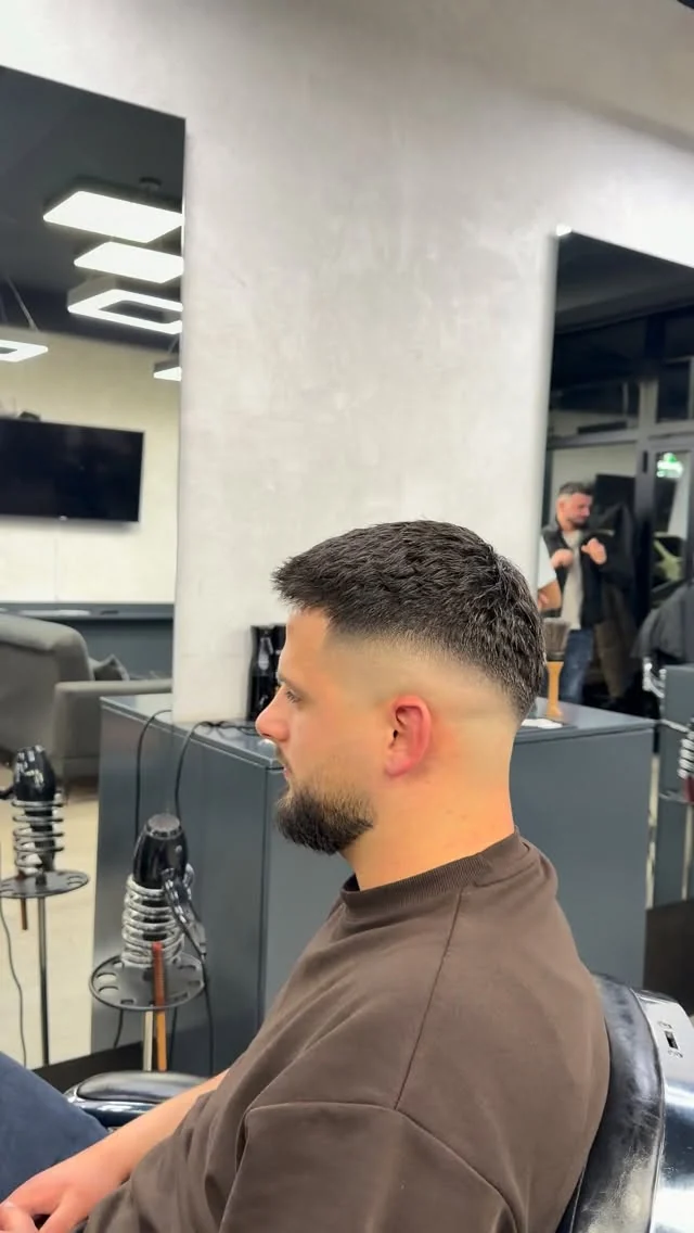 Taper fade në Rare Barber Shop