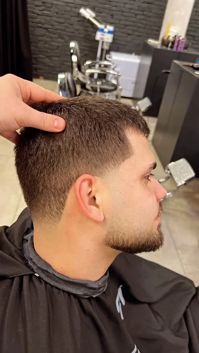 Taper fade dhe finish i realizuar në Rare